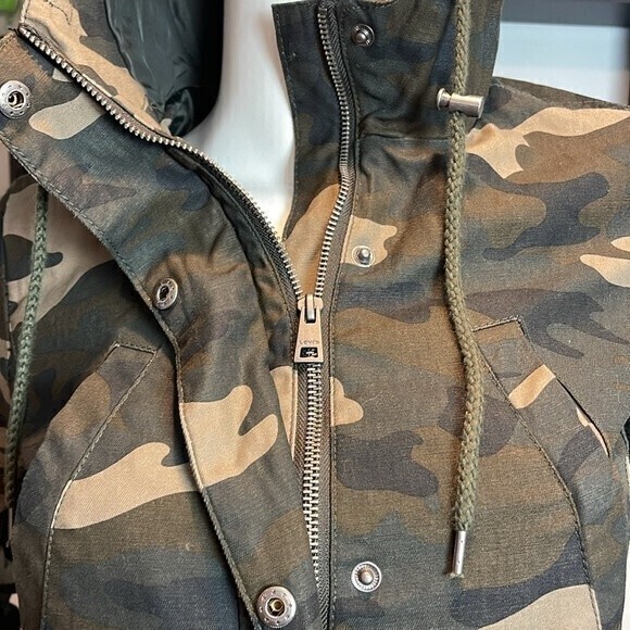 LEVI'S The Jess Cotton Fishtail Hooded Parka Jacket Green Camo Size XS - Picture 6 of 8